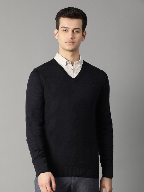 

Bruun & Stengade Men Navy Blue Solid V-Neck T-shirt