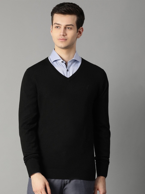 

Bruun & Stengade Men Black Solid V-Neck T-shirt