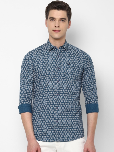 

Solly Jeans Co. Men Teal Blue & White Regular Fit Printed Casual Shirt