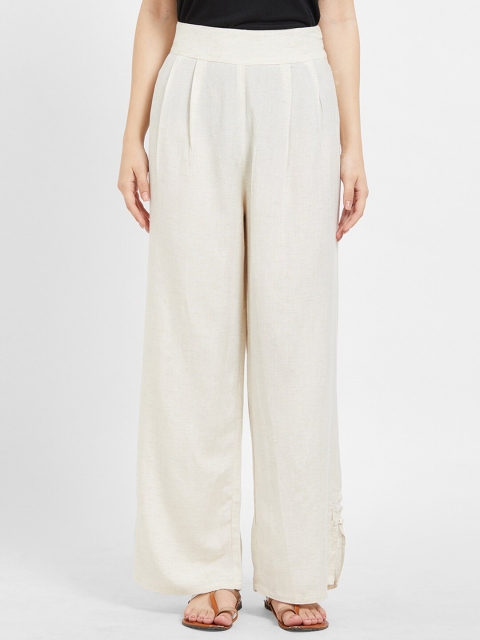 

109F Women Off-White Solid Wide Leg Palazzos