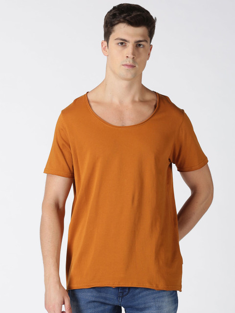 

Blue Saint Men Rust Solid Round Neck T-shirt