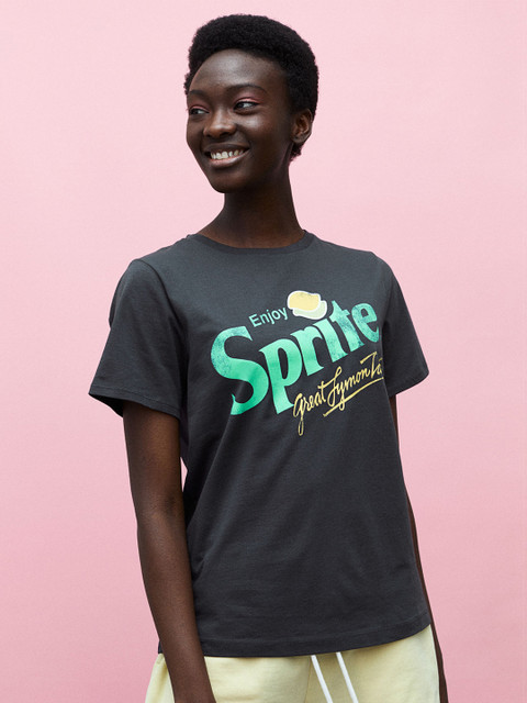 

H&M Women Charcoal Grey & Green Cotton T-shirt With A Motif