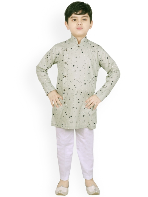 

SG YUVRAJ Boys Green Printed Raw Silk Kurta with Pyjamas
