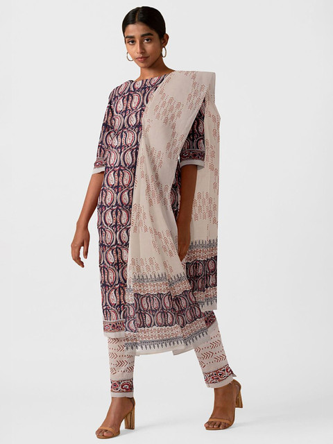 

Taneira Women Black Paisley