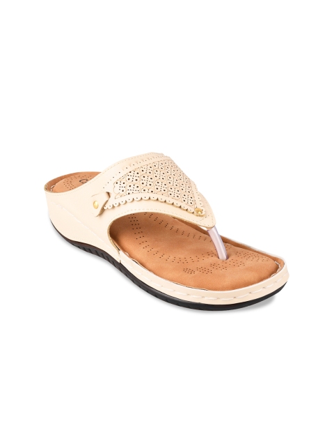 

CALZADO Women Cream-Coloured Textured Wedges
