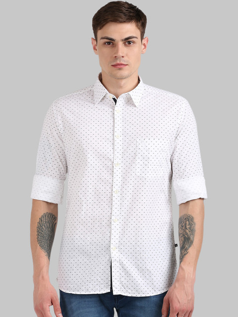 

Parx Men White & BlackPrinted Regular Fit Casual Shirt