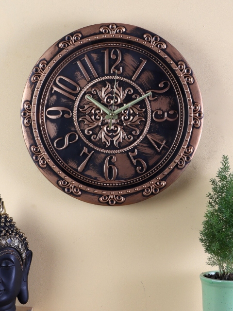 

EXIM DECOR Metallic & Black Textured Vintage Wall Clock