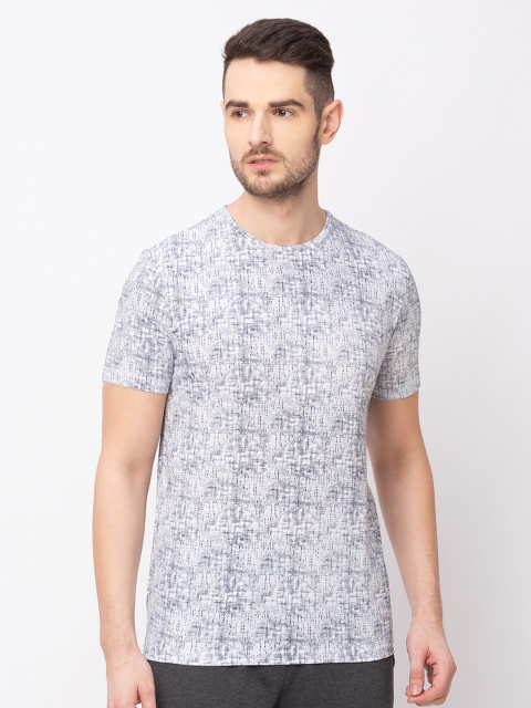 

Globus Men White & Black Printed Slim Fit T-shirt