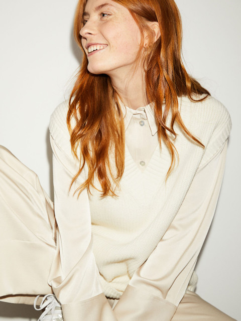 

H&M Women White Wide Sweater Vest