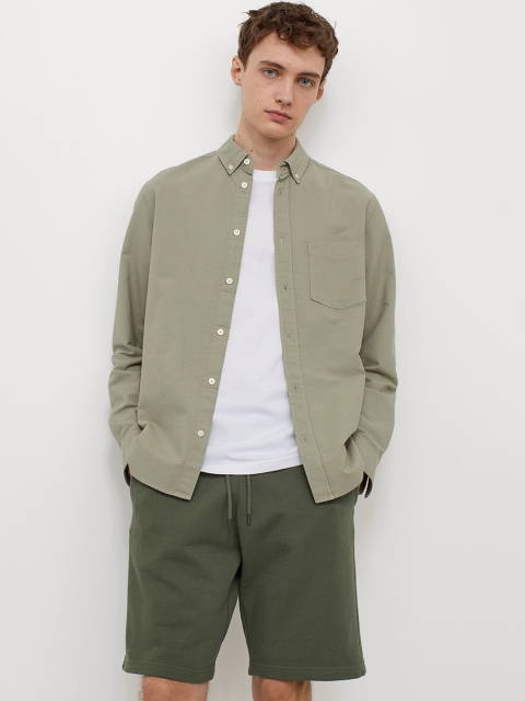 

H&M Men Olive Green Sweatshirt Shorts Regular Fit
