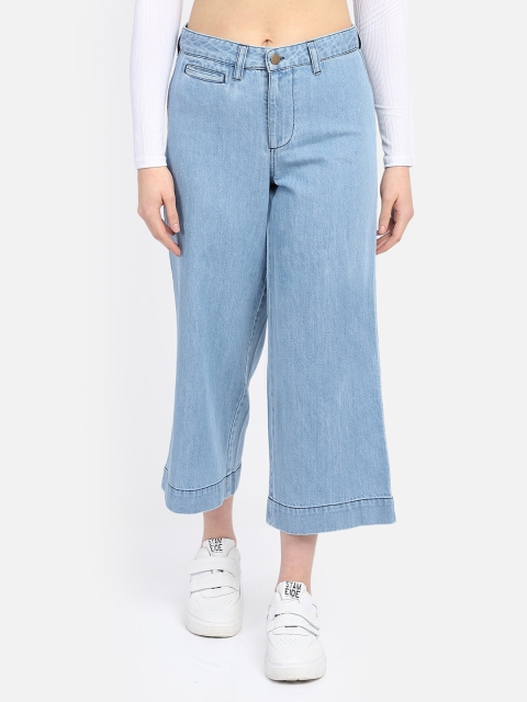 

Yaadleen Women Blue Solid Capri