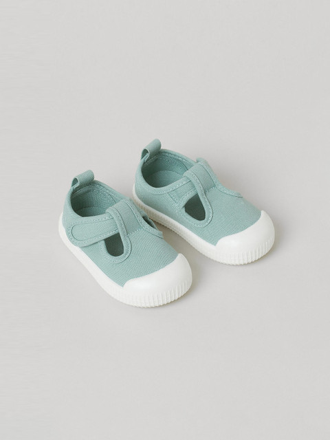 

H&M Girls Green Solid Ballerinas