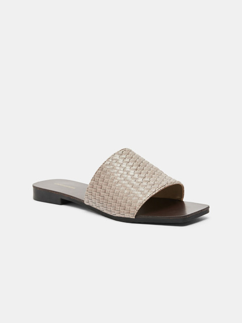 

shoexpress Women Beige Textured Open Toe Flats