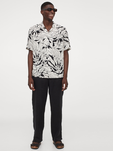 

H&M Men Off White & Black Patterned Resort Shirt
