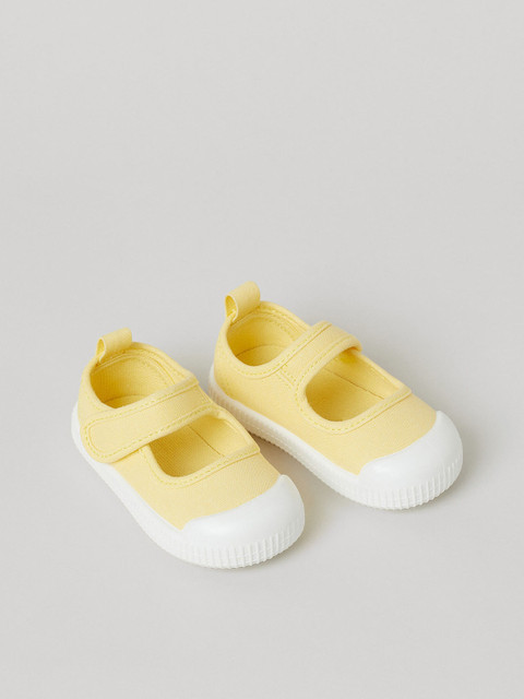 

H&M Girls Yellow Solid Flats