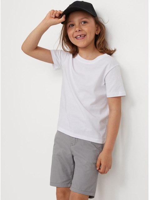 

H&M Boys Grey Solid Pure Cotton Chino Shorts