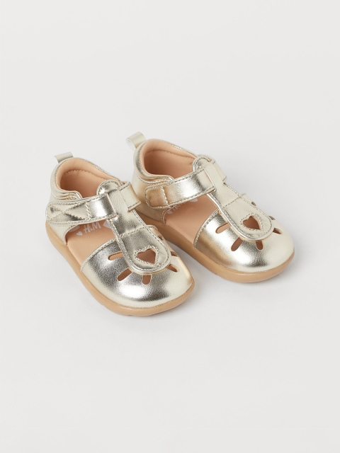 

H&M Girls Gold-Toned Flats