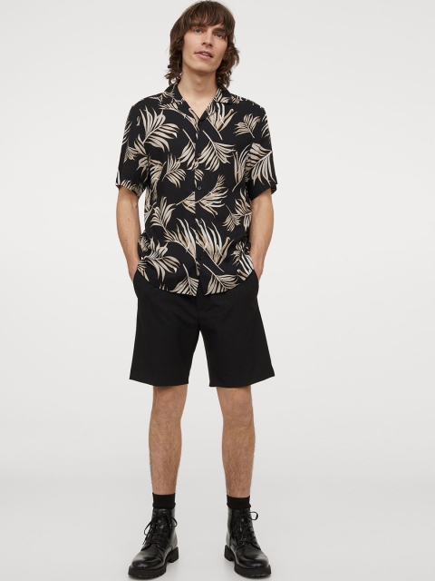 

H&M Men Black Solid Slim Fit Tailored Shorts
