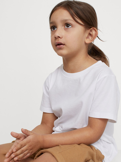 

H&M Boys Beige Solid Cotton-blend Shorts