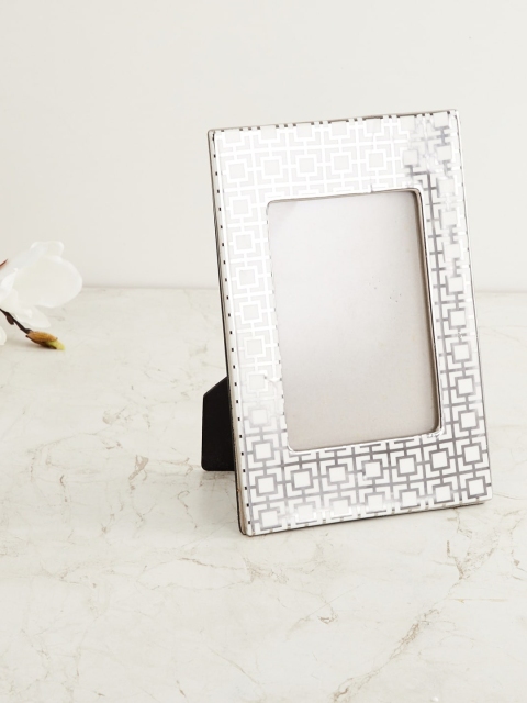 

Home Centre Black & White Splendid Eva Decal Photo Frame