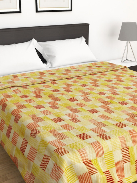 

Home Centre Yellow & Maroon Geometric AC Room 210 GSM Double Bed Blanket
