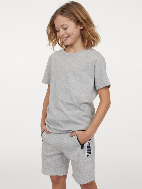 

H&M Boys Grey & Black Printed Sweatshirt Shorts