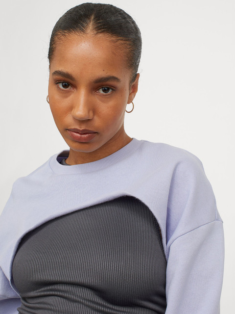 

H&M Purple Cropped Sweatshirt