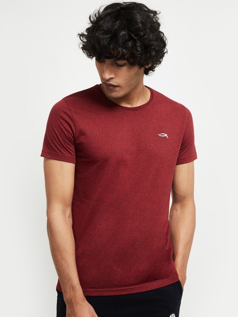 

max Men Red Solid Slim Fit T-shirt