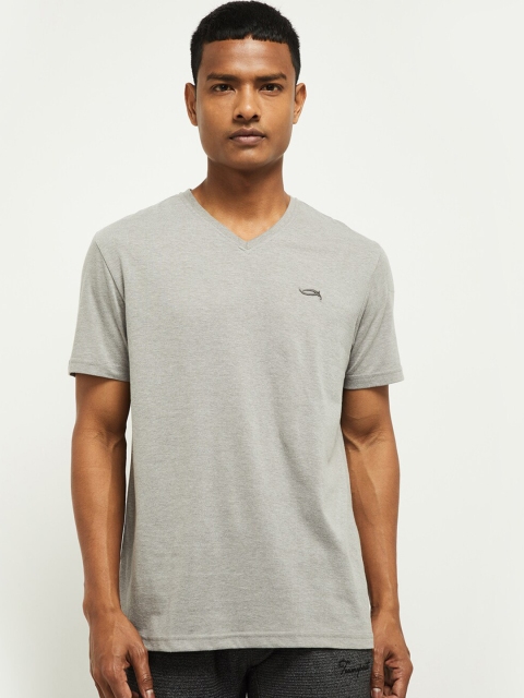 

max Men Grey Melange V-Neck Solid Cotton T-shirt
