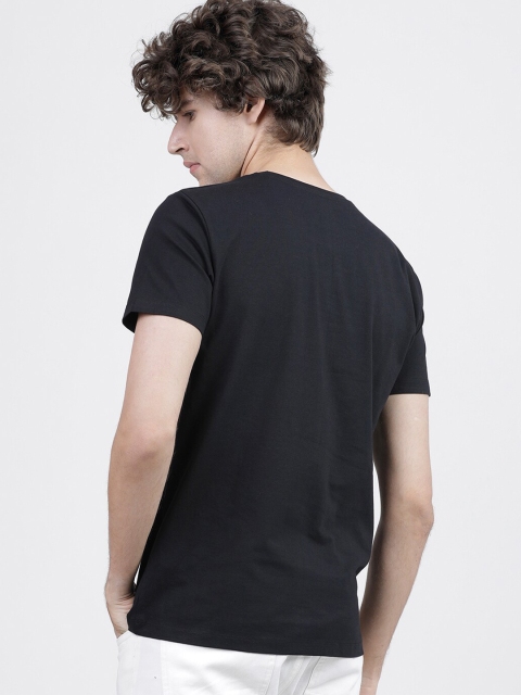 

HIGHLANDER Men Black Striped Round Neck T-shirt