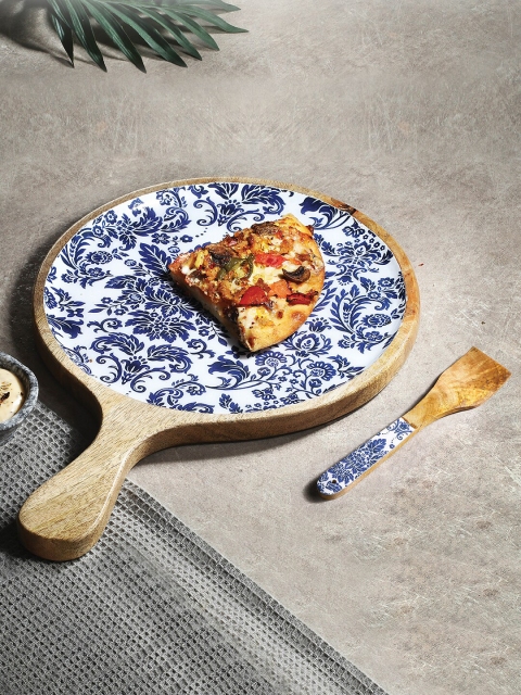 

WOODSMYTHS Set of White & Navy Blue Floral Decal Print Snack Platter & Spatula
