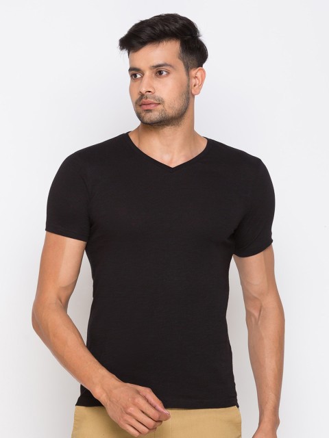 

Globus Men Black Solid V-Neck T-shirt
