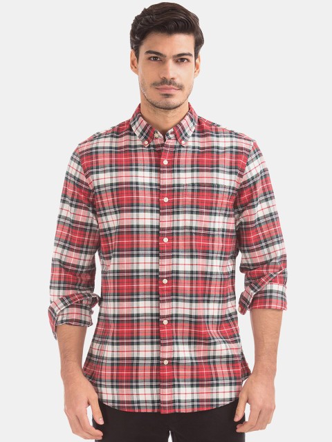 

GAP Men White & Red Regular Fit Checked Casual Shirt