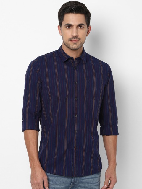 

Solly Jeans Co. Men Navy Blue Regular Fit Striped Casual Shirt