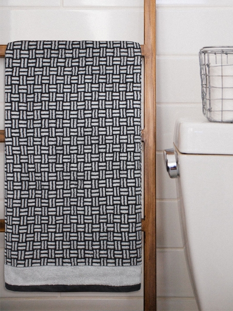 

Trident Grey & White Set of 2 Link Lock Print 500 GSM Bath Towels