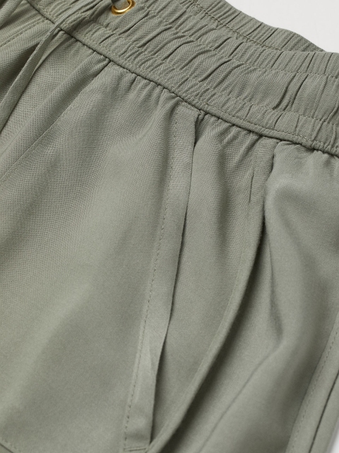 

H&M Girls Green Solid Viscose Shorts