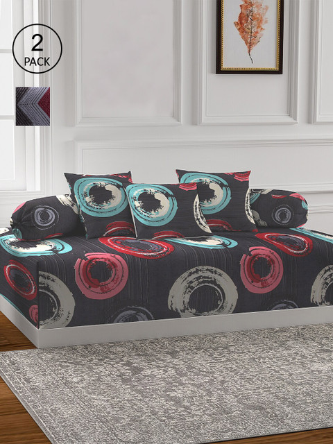 

KLOTTHE Set of 2 Black & Red Printed Cotton Bedsheet With 4 Bolster & 6 Cushion Covers