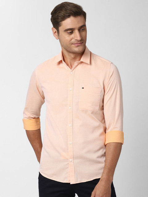 

Peter England Casuals Men Peach-Coloured & White Geometric Print Casual Shirt