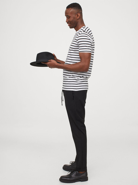 

H&M Men White & Black Patterned T-shirt Muscle Fit