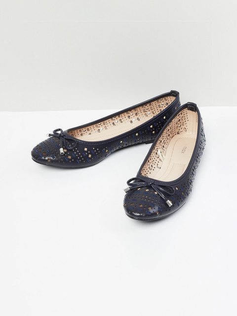 

max Women Navy Blue Textured Ballerinas with Bows Flats