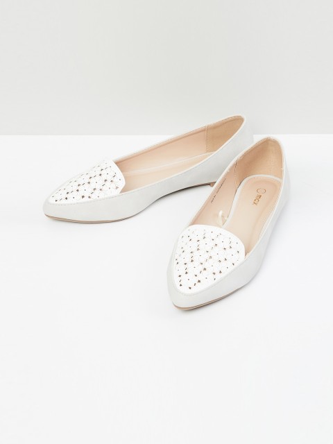 

max Women Grey & White Textured Ballerinas