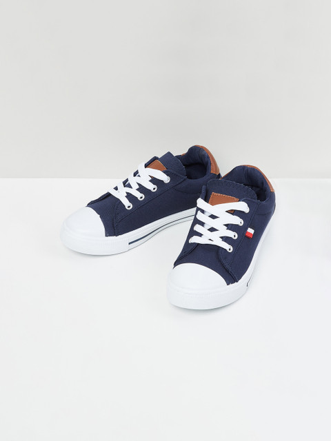 

max Boys Navy Blue Solid Casual Sneakers