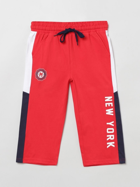 

max Boys Red & White Mid-Rise Regular Shorts