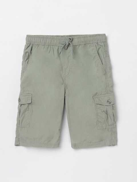 

max Boys Olive Green Solid Regular Fit Cargo Shorts
