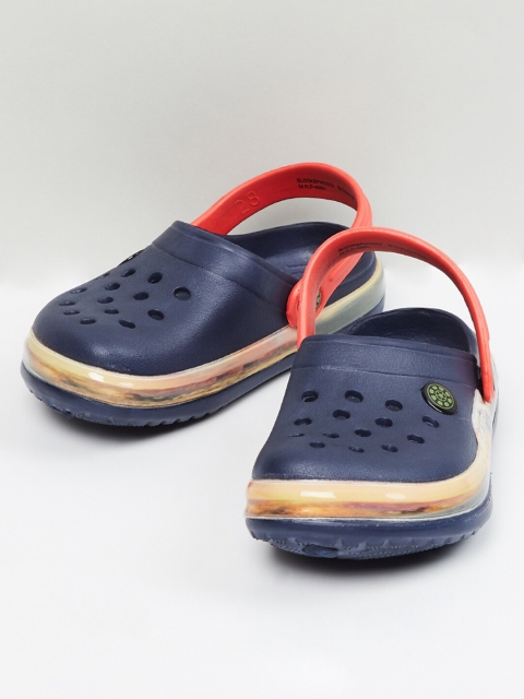 

max Boys Navy Blue & Yellow Clogs