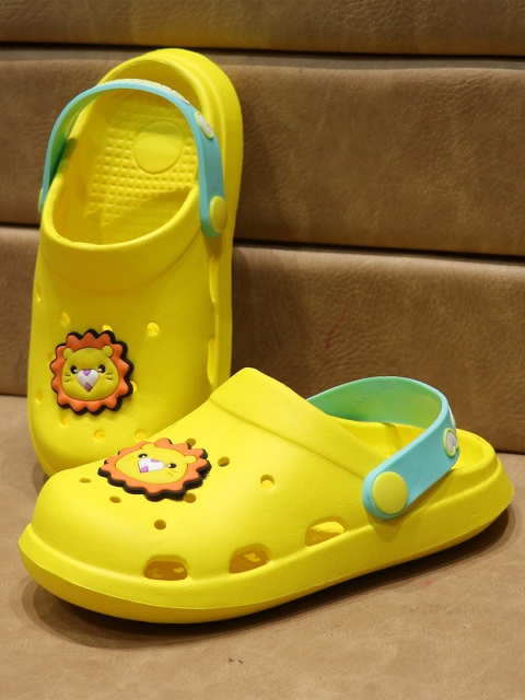 

FEETWELL SHOES Unisex Kids Yellow & Orange Croslite Clogs