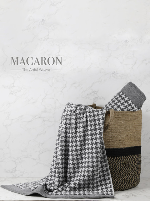

Trident Grey & White Houndstooth Printed 500 GSM Macron Cotton Bath Towels