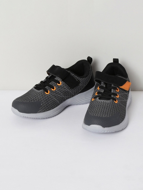 

max Boys Grey Textured Sneakers