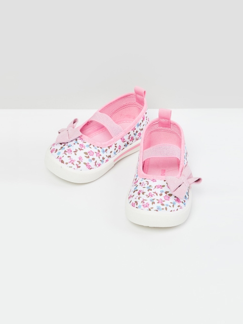 

max Girls Pink Printed Slip-On Sneakers