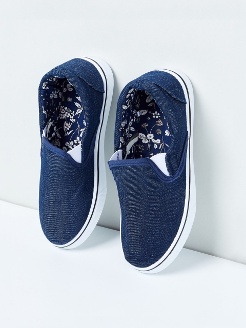 

max Boys Navy Blue Woven Design PU Slip-On Sneakers